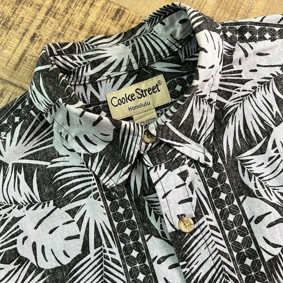 Cooke Street Other - COOKE STREET Shirt Mens Size L Short Sleeve Hawaiian Black Lt Blue Floral Button